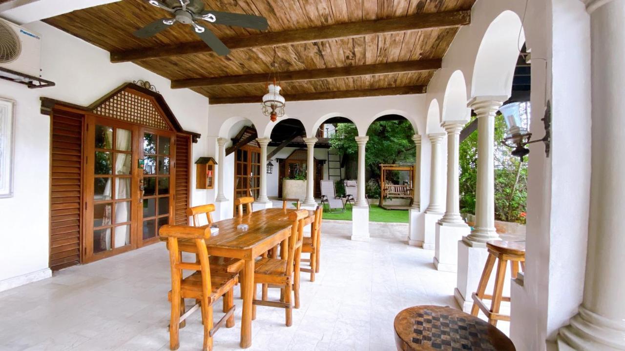 Tropicana Castle Dive Resort Powered By Cocotel Puerto Galera Buitenkant foto