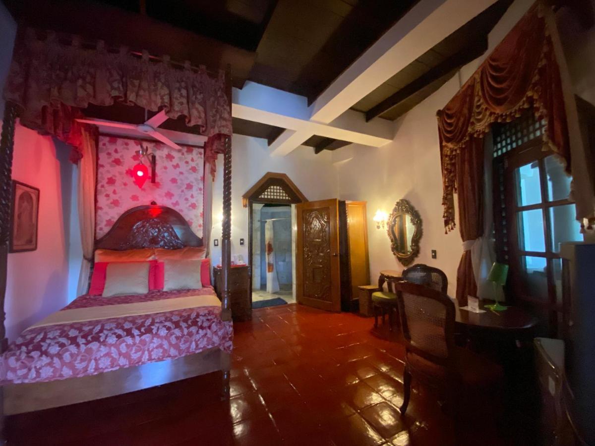 Tropicana Castle Dive Resort Powered By Cocotel Puerto Galera Buitenkant foto