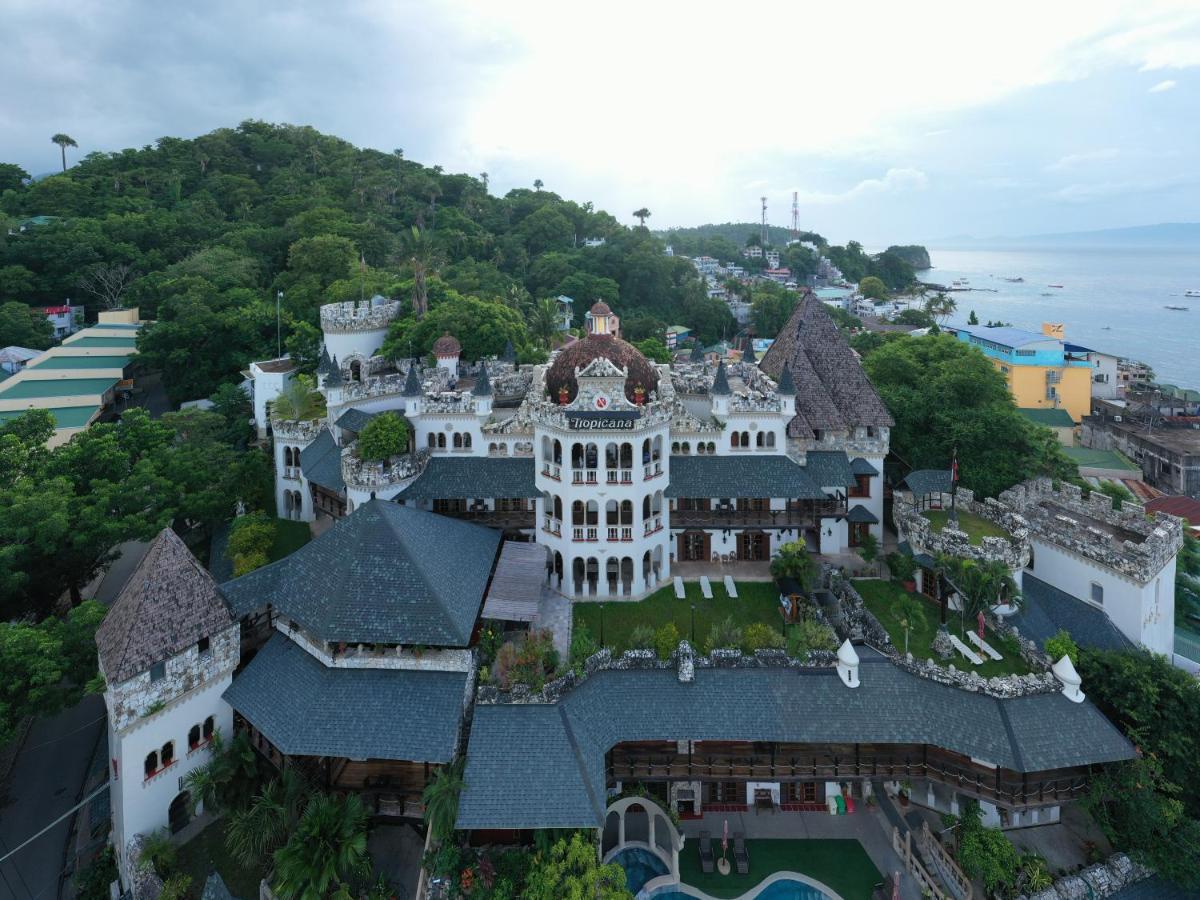 Tropicana Castle Dive Resort Powered By Cocotel Puerto Galera Buitenkant foto