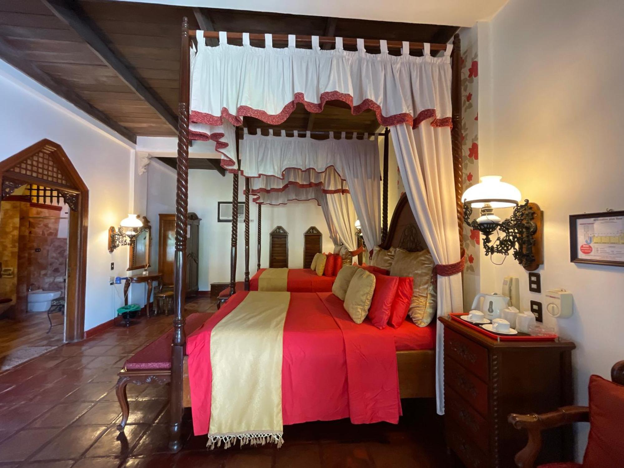 Tropicana Castle Dive Resort Powered By Cocotel Puerto Galera Kamer foto
