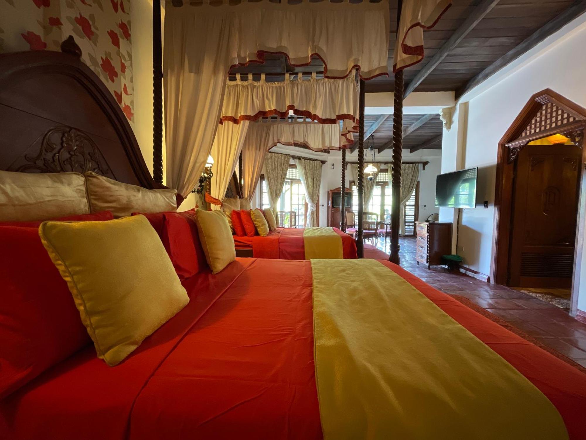 Tropicana Castle Dive Resort Powered By Cocotel Puerto Galera Kamer foto