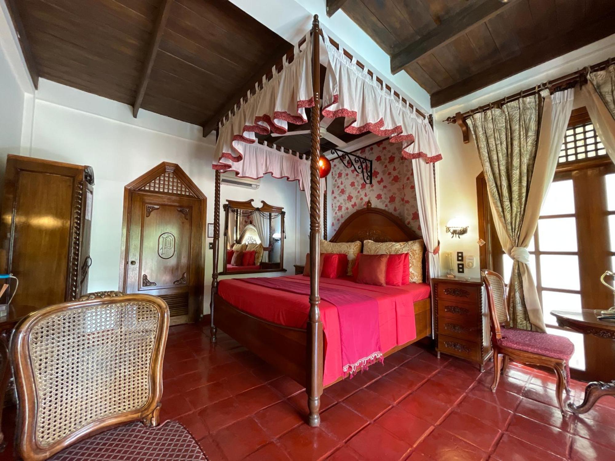 Tropicana Castle Dive Resort Powered By Cocotel Puerto Galera Kamer foto